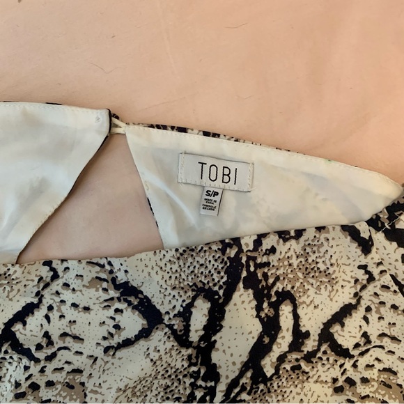 Snake-Print Backless Romper - Picture 4 of 6